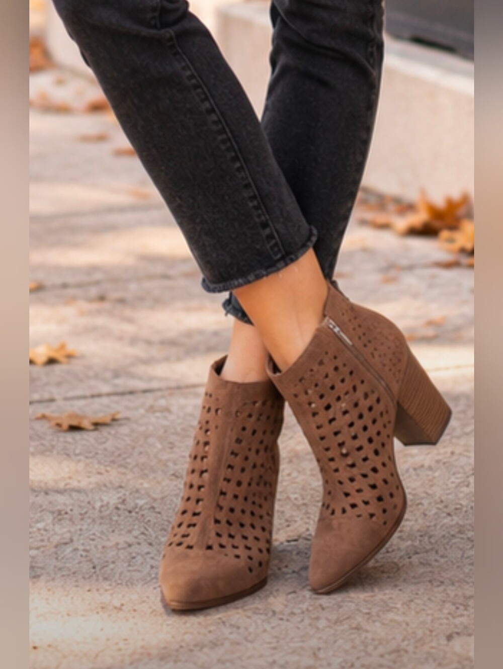 Vince Camuto Brown Suede Cutout Ankle Booties Size 7M / 37.5